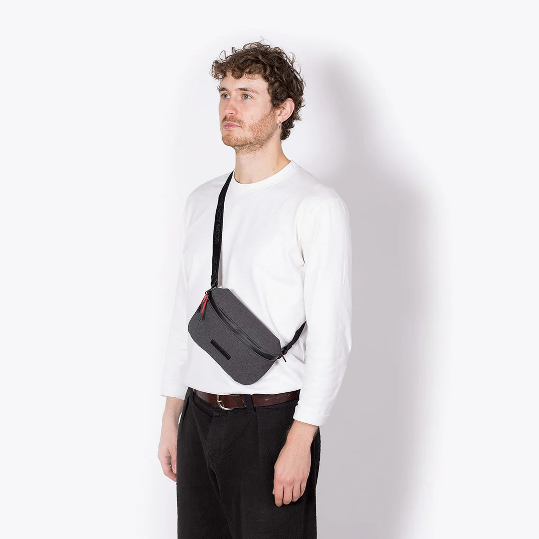 Jona Medium Bag in Asphalt Reflective
